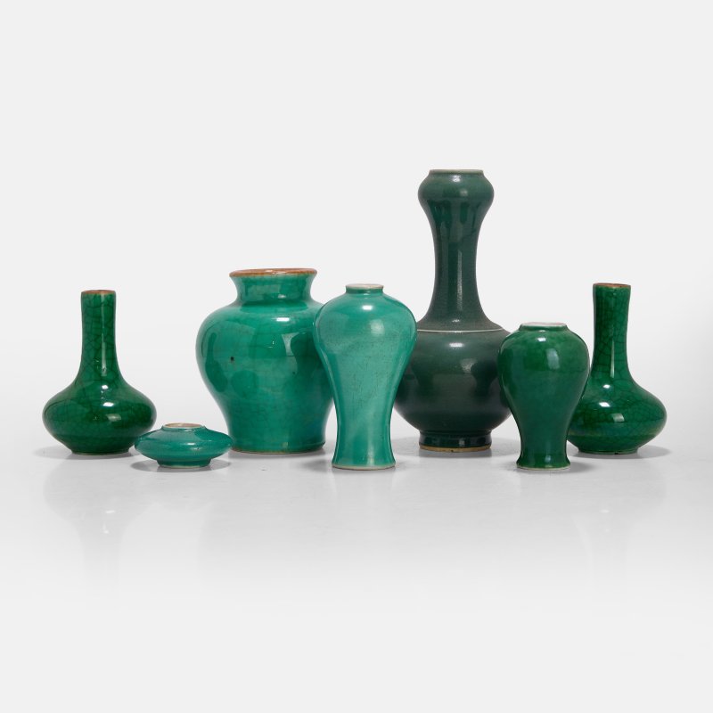 清或更晚 单色釉 一组七件 | Seven Chinese monochrome vases Qing dynasty or later, including two meiping vases - 图2