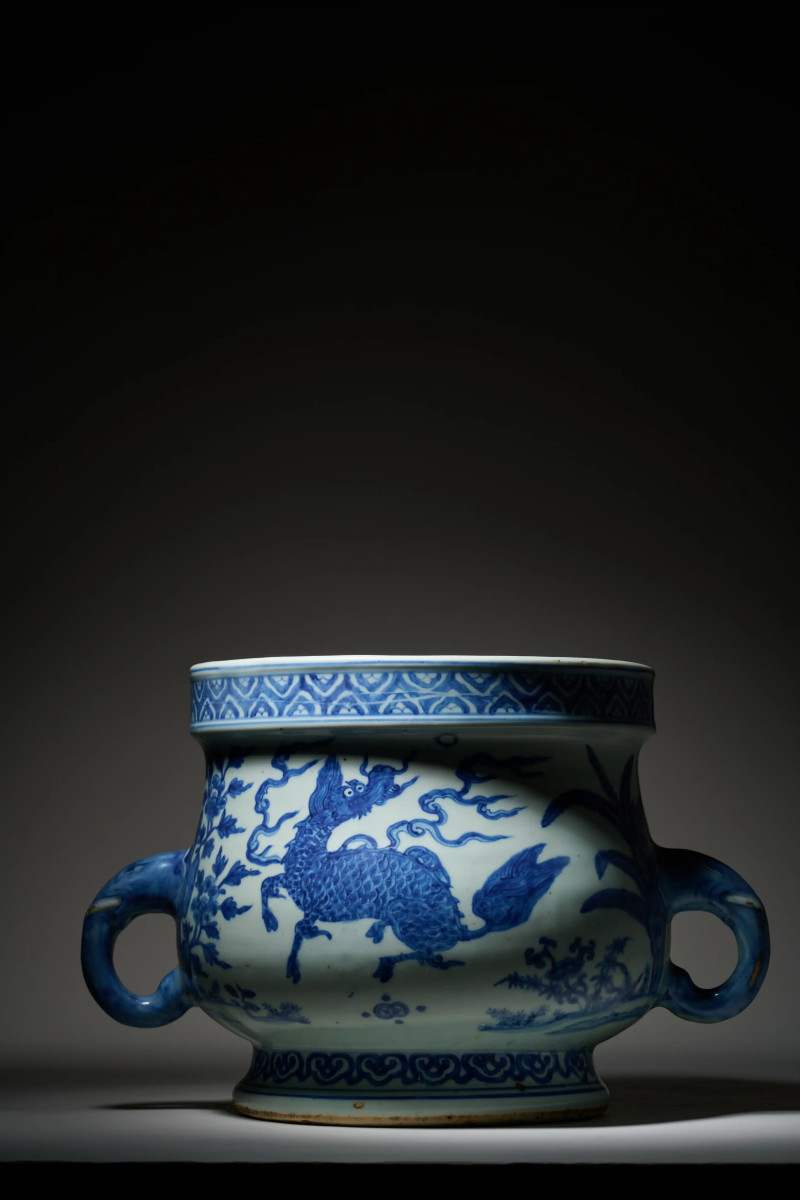 明嘉靖  青花仙瑞麒麟纹双象耳炉 - 图6