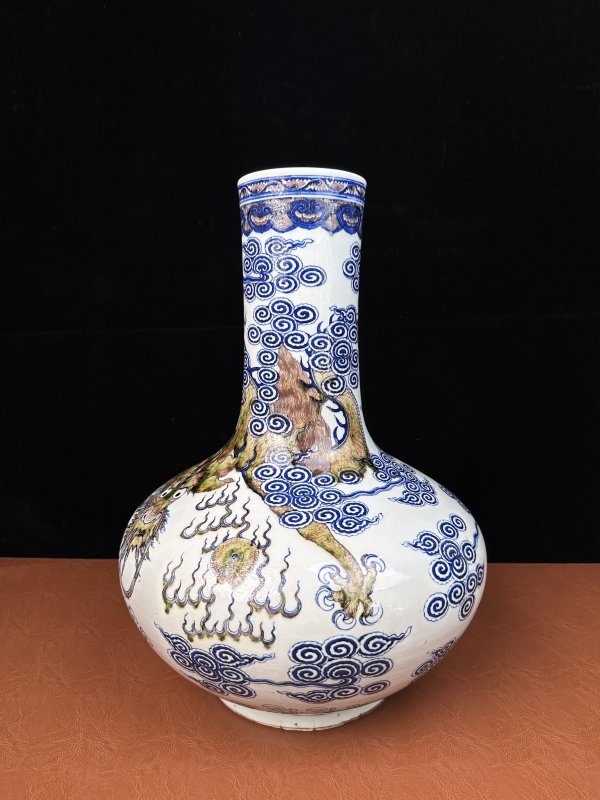 清中期 青花釉里红云龙纹天球瓶 - 图6