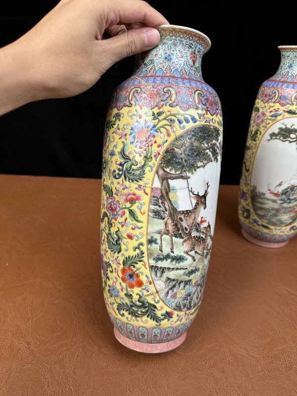 民国 洋彩锦地开光鹿鹤同春瓶一对 - 图10