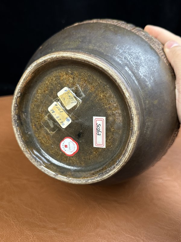清中期 茶叶末釉露胎夔龙纹胆瓶 - 图14
