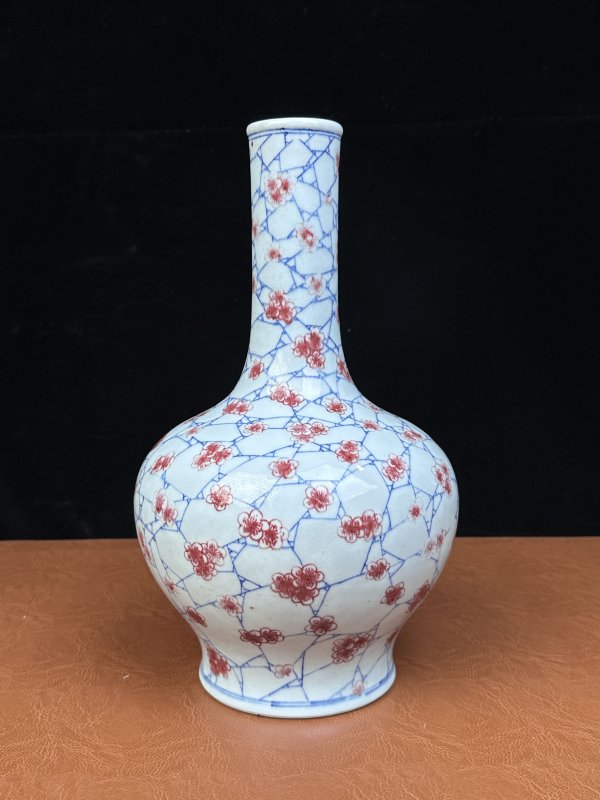 清十八世纪 青花釉里红冰梅纹赏瓶 - 图6