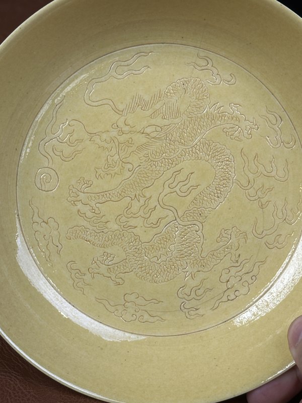 清咸丰 黄釉暗刻云龙纹盘 - 图6
