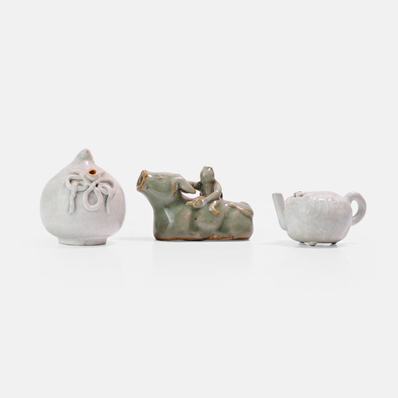 元 水注 一组三件 | Three Chinese stoneware water droppers Yuan dynasty (1271-1368), in the shape of a crab - 图2