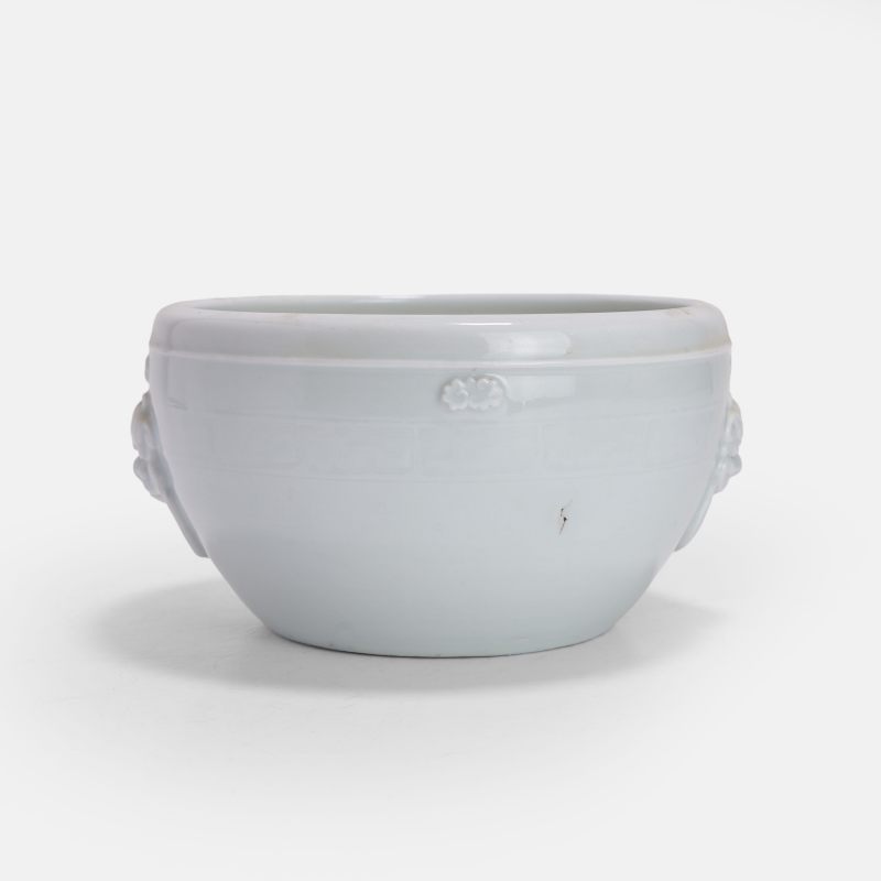 清 德化白釉铺首耳夔龙纹炉 | A Chinese blanc de Chine incense burner Qing dynasty (1644-1911) the tapering body rising to an inverted rim - 图2
