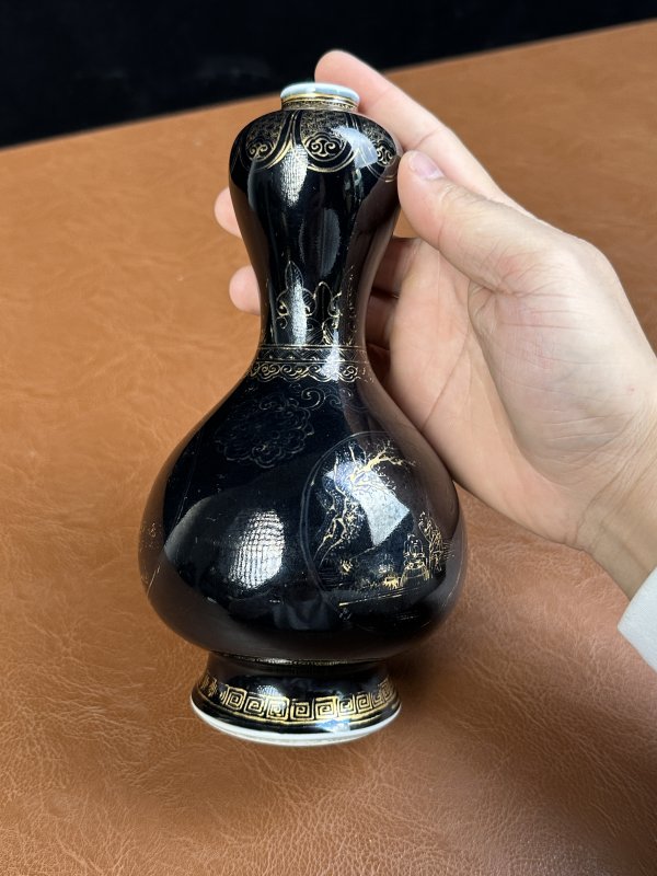 清康熙 乌金釉描金蒜头瓶 - 图6