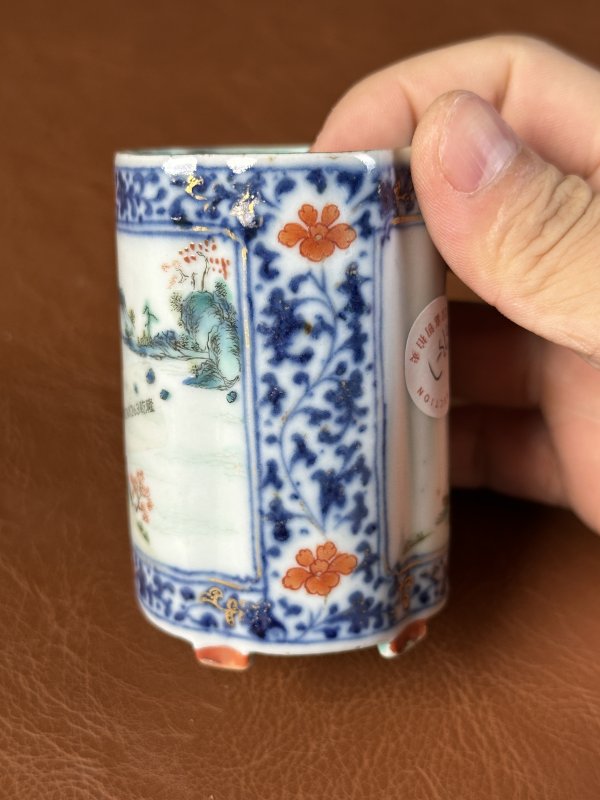 清乾隆  粉彩人物纹海棠形笔筒 - 图5