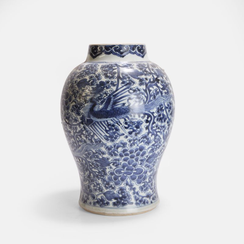 清康熙 青花凤穿牡丹纹将军罐 | A Chinese blue and white vase Kangxi (1662-1722), of baluster form - 图3