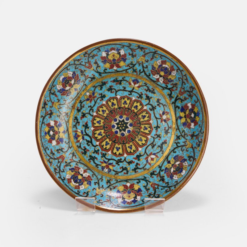 清 铜胎掐丝珐琅缠枝莲纹盘 | A Chinese cloisonné dish Qing dynasty (1644-1911), heavily cast - 图3