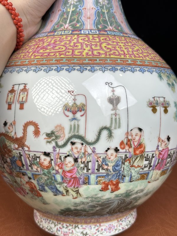 民国 粉彩百子闹春图赏瓶 - 图7