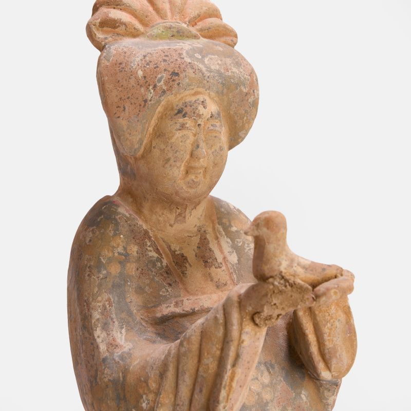唐或更晚 陶彩绘仕女 | A Chinese pottery figure Tang dynasty or later, of a court lady - 图2