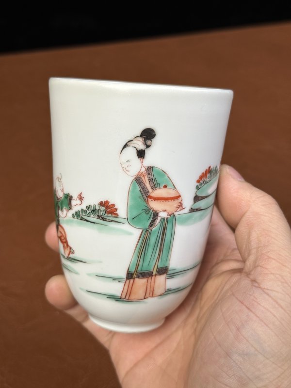 清康熙 五彩人物仰钟杯 - 图5
