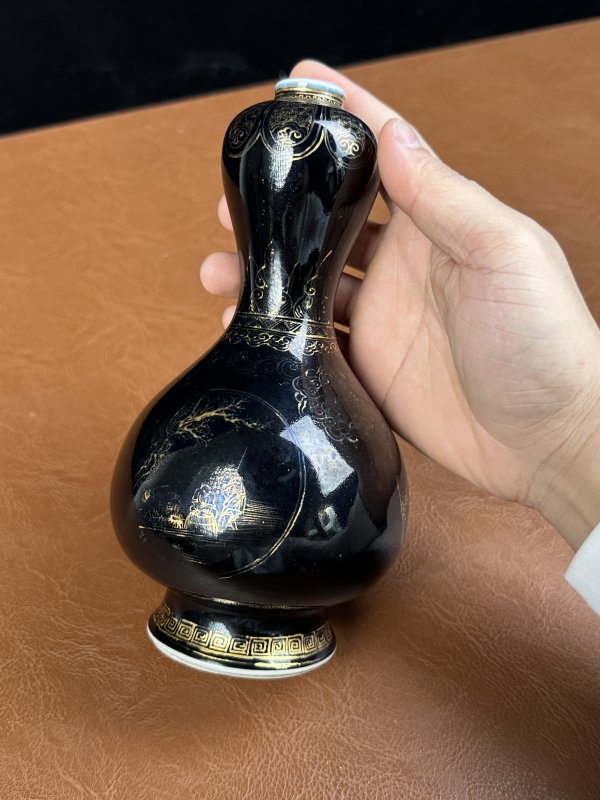 清康熙 乌金釉描金蒜头瓶 - 图7