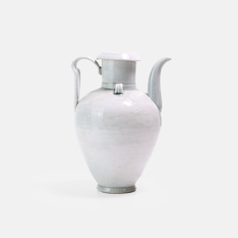 南宋 青白釉执壶 | A Chinese qingbai-glazed ewer Southern Song dynasty (1127-1279), the tapering body rising to a cylindrical neck and a lipped rim - 图2