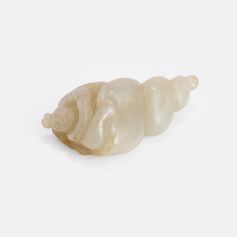 明 白玉螺女珮 | A Chinese jade pendant Ming dynasty (1368-1644), in the shape of a sea snail with a girl emerging from the top - 图3
