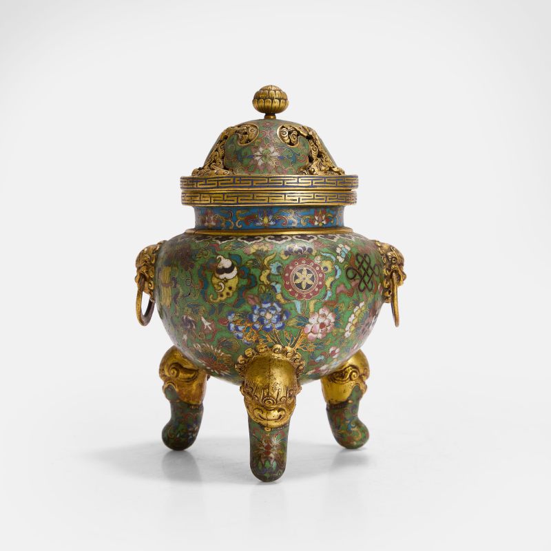 民国 铜胎掐丝珐琅八吉祥缠枝莲纹铺首耳香炉 | A Chinese cloisonné incense burner Republic period (1912-1949), the globular body supported by three mask feet - 图2