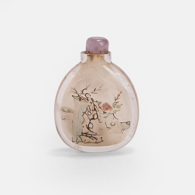 民国 水晶雕内画博古图鼻烟壶 | A fine Chinese inside-painted rock crystal snuff bottle Republic period (1912-1949), the well-hollowed flattened body painted with a scholar's rock