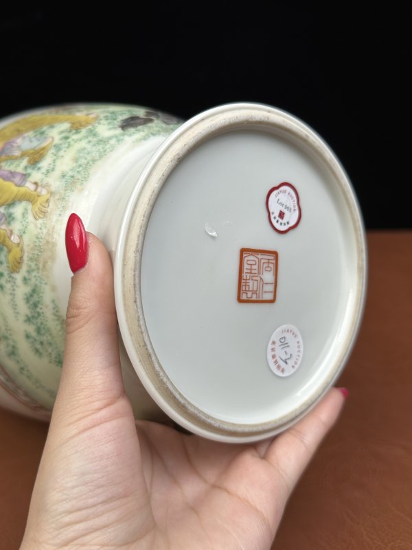 民国 居仁堂粉彩婴戏纹灯笼瓶 - 图12