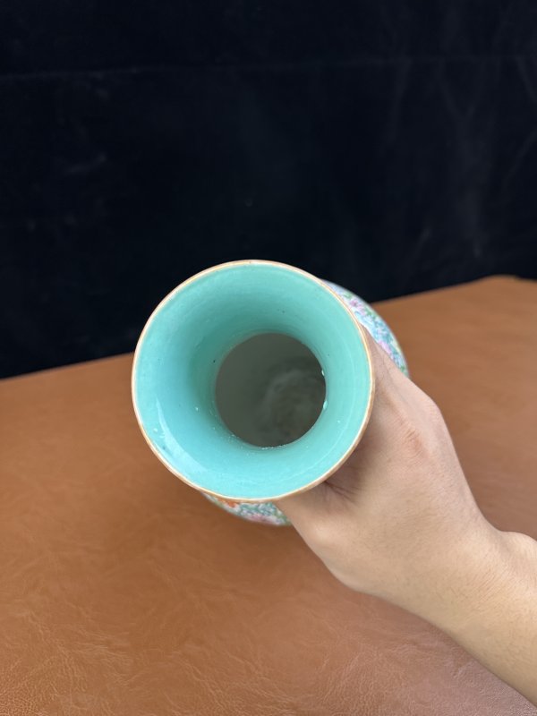 民国 粉彩锦地纹开窗花鸟纹瓶 - 图9
