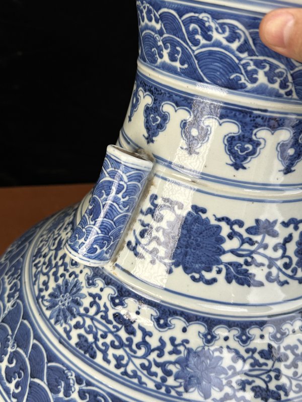 清 青花缠枝蕃莲纹贯耳折肩尊 - 图12