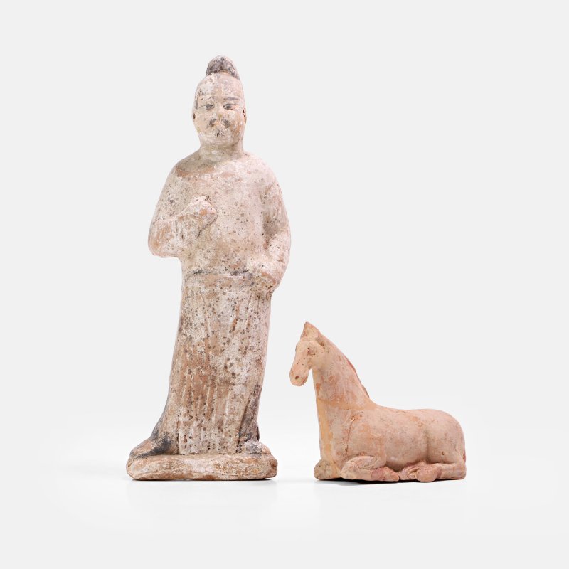 唐 彩绘陶马倌俑 及 卧马 一组两件 | Two Chinese pottery figures Tang dynasty (618-907), one of a recumbent horse