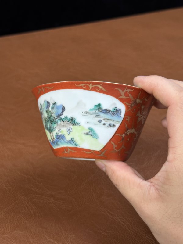 清乾隆 珊瑚红描金开窗马蹄杯 - 图4