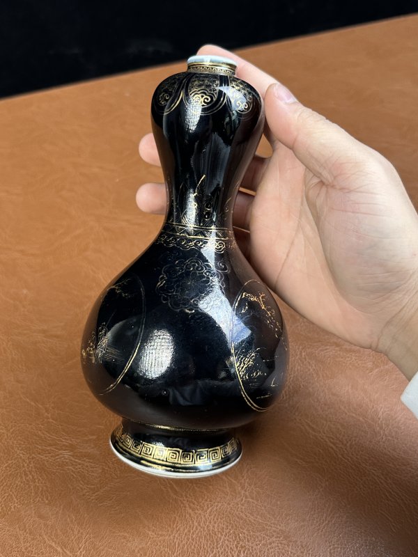 清康熙 乌金釉描金蒜头瓶 - 图8