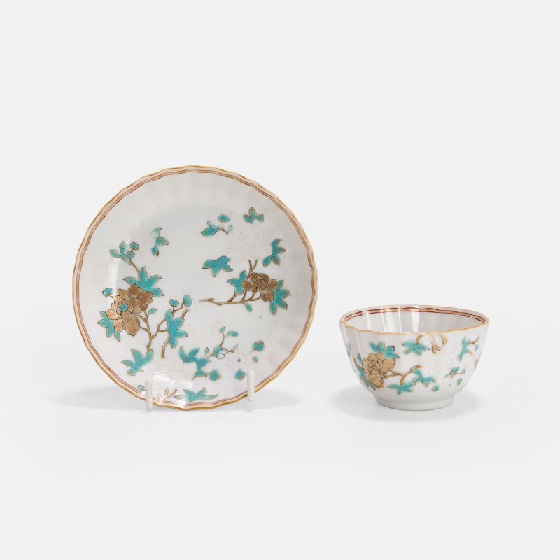 清十八世纪 粉彩牡丹纹茶杯及碟 | A Chinese export famille rose teacup and saucer 18th century, of lobed form - 图3