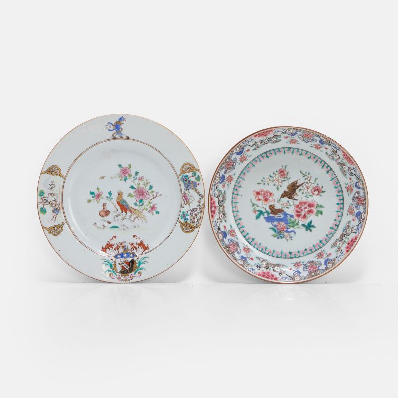 清十八世纪 外销粉彩徽章纹盘 一组六件 | A collection of Chinese export famille rose armorial plates 18th century, comprising:
a pair of soup plates - 图3