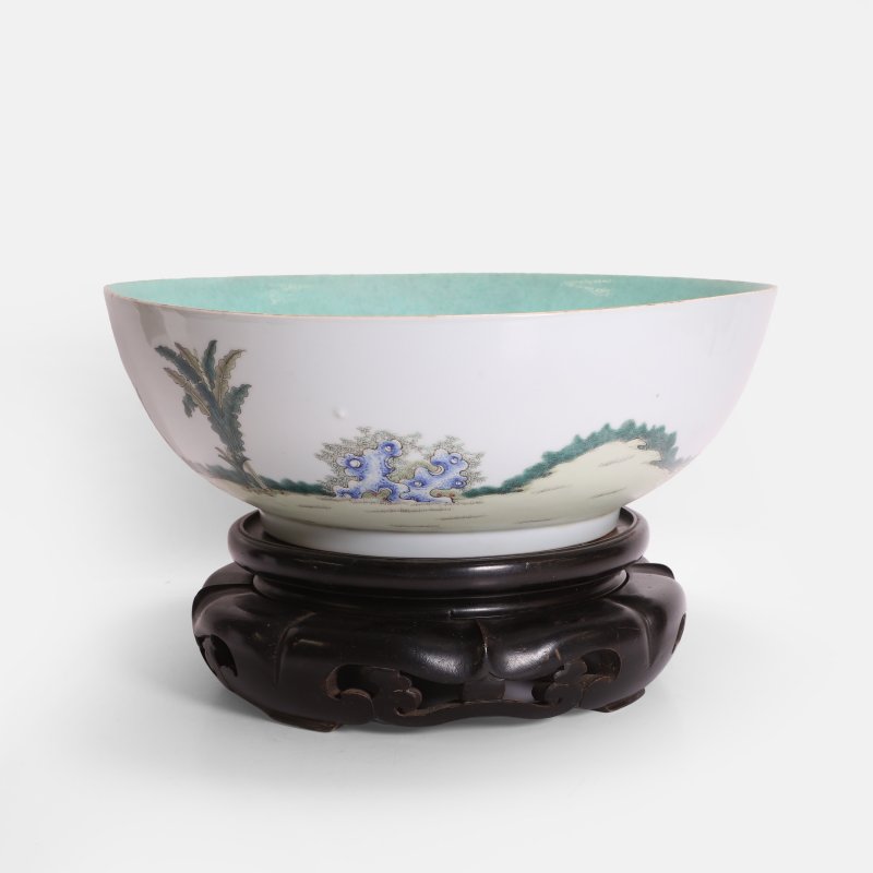 民国 粉彩婴戏图大碗 《麟趾呈祥》矾红楷书款 | A large Chinese famille rose punchbowl Republic period (1912-1949), the rounded sides rising from a circular foot