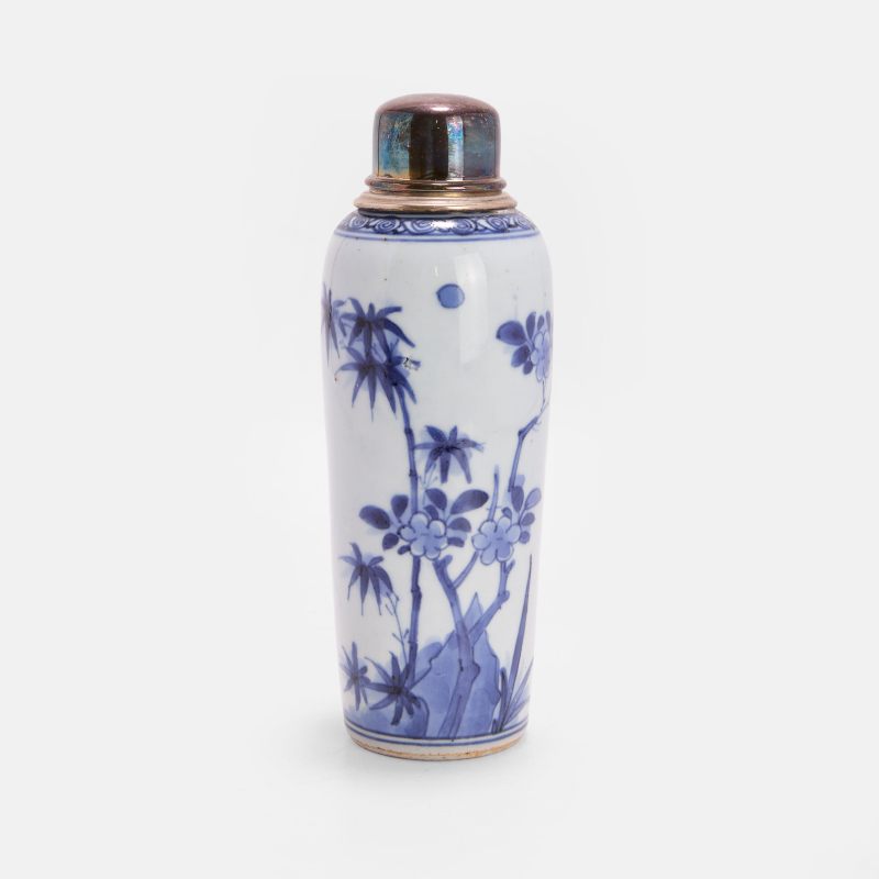 清顺治 青花人物故事图瓶 | A Chinese blue and white vase Shunzhi (1644-1661), of tapering form with a high shoulder - 图2