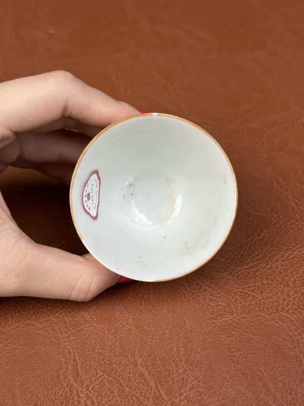 清乾隆 白地轧道海水矾红描金云龙赶珠纹盏托一套 - 图12