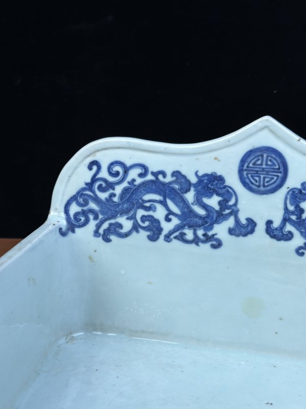 清雍正 青花团龙纹纸篓 - 图9