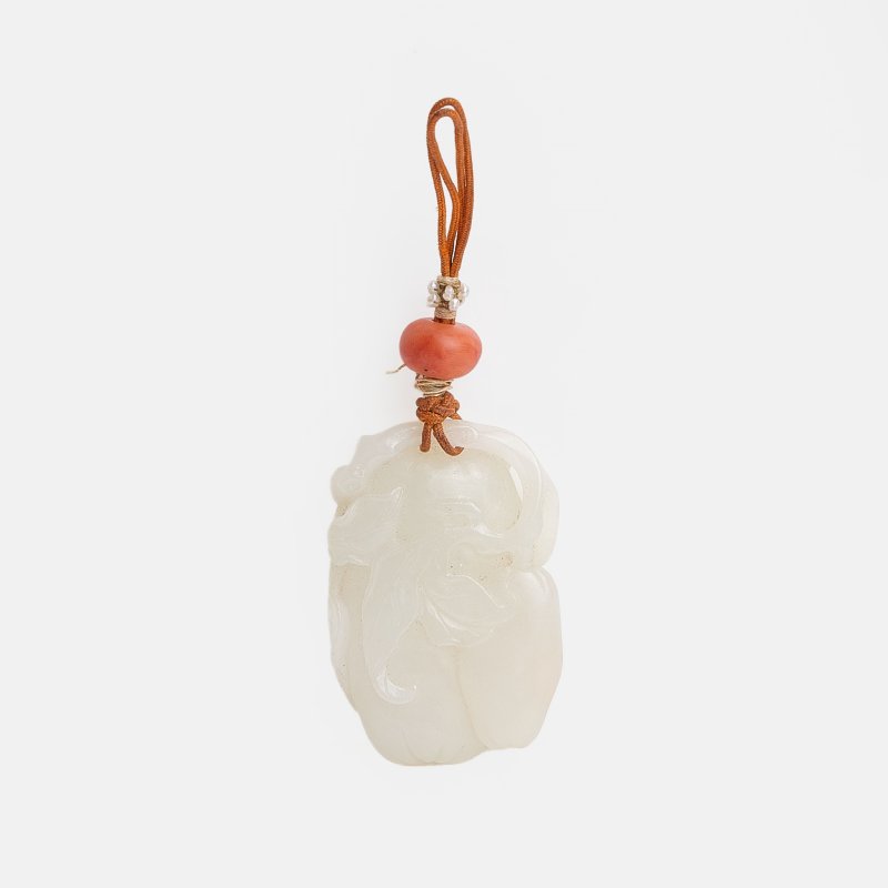 清十八世纪 白玉佛手形珮 | A Chinese jade pendant 18th century, in the shape of finger citrons with a leafy branch