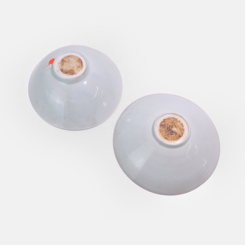 南宋 青白釉划花纹碗 一组两件 | Two Chinese qingbai-glazed bowls Southern Song dynasty (1127-1279), each with rounded sides rising from a circular foot - 图1