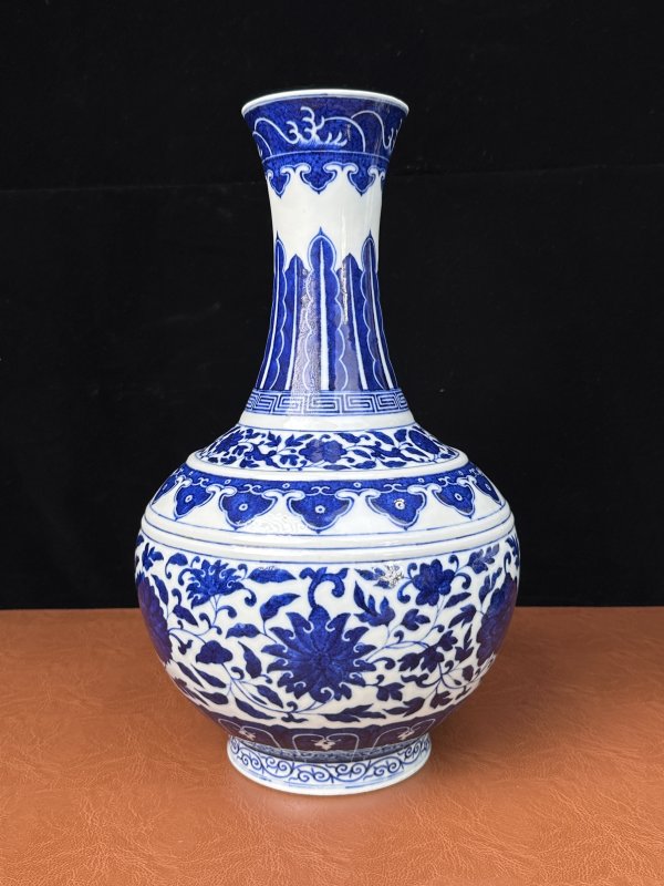 清光绪 青花缠枝莲纹赏瓶一对 - 图9