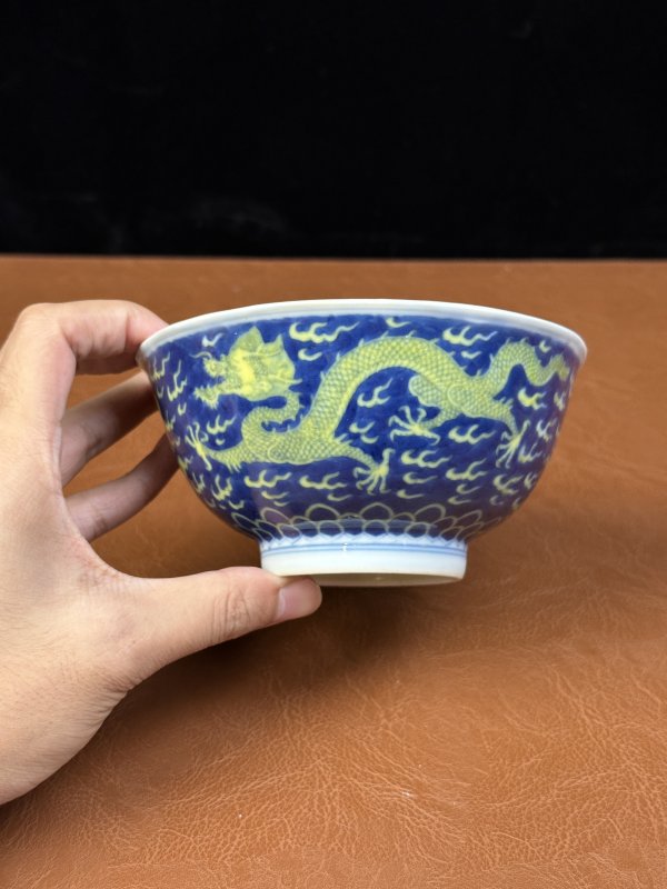 清乾隆 青花地黄彩龙纹碗 - 图4