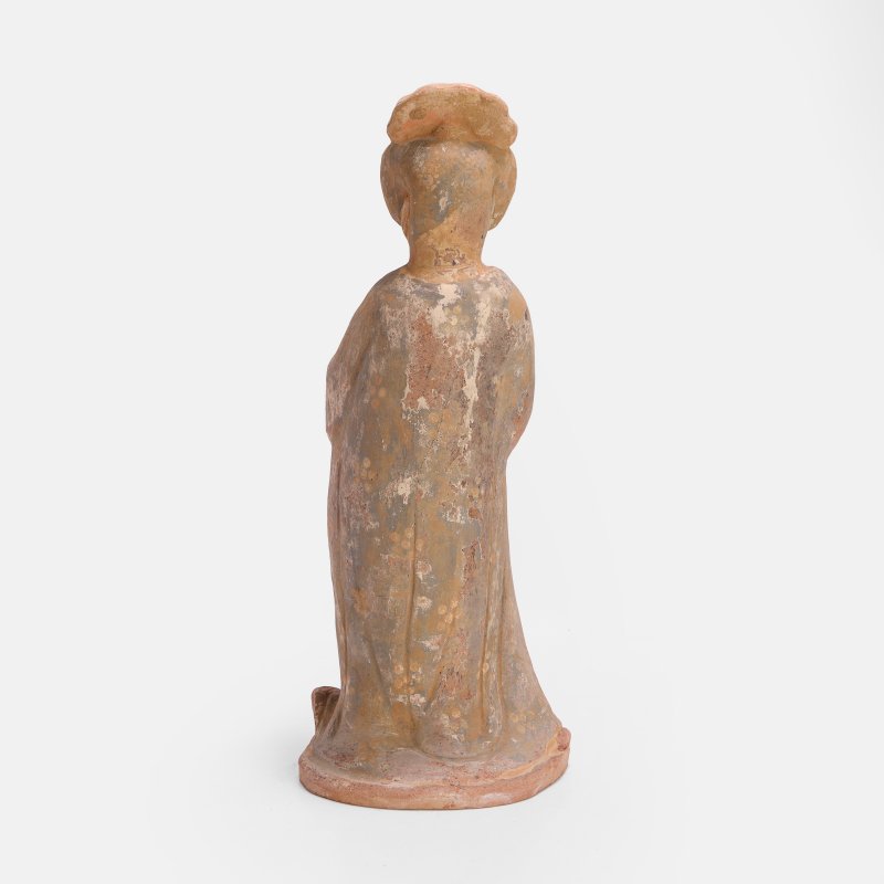 唐或更晚 陶彩绘仕女 | A Chinese pottery figure Tang dynasty or later, of a court lady - 图3