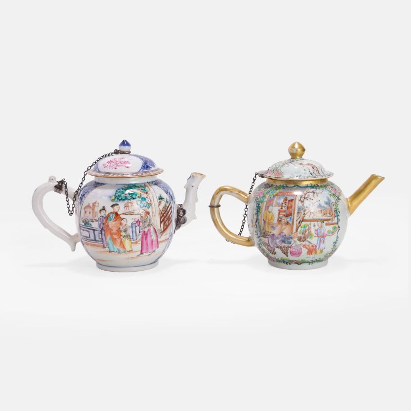 清十八世纪 外销粉彩人物故事图茶壶 一组两件 | Two Chinese export famille rose teapots 18th century, each of globular form - 图2