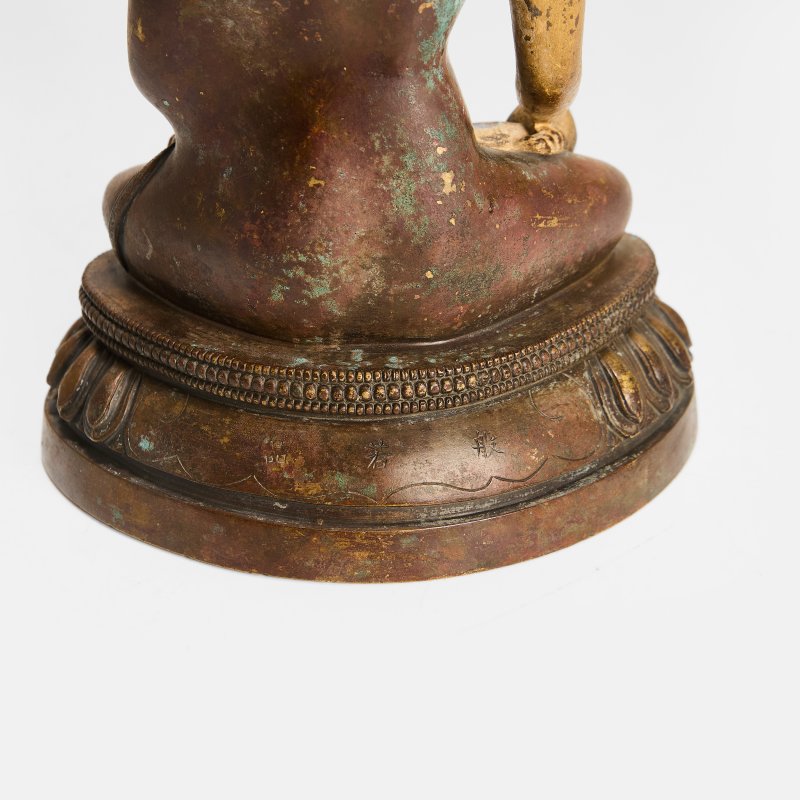 清或更晚 西藏铜鎏金释迦牟尼坐像 | A Tibetan gilt-bronze Shakyamuni Buddha Qing dynasty or later, seated cross-legged on a lotus pedestal - 图4
