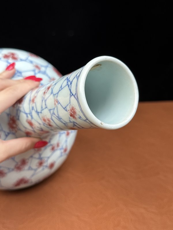清十八世纪 青花釉里红冰梅纹赏瓶 - 图11