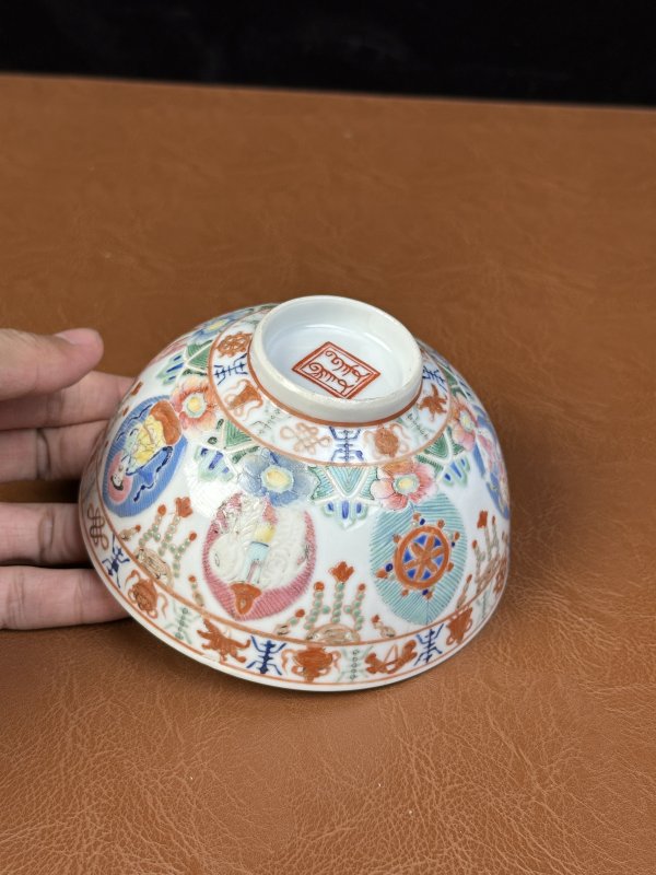 清中期 粉彩七珍八宝图碗一对 - 图11
