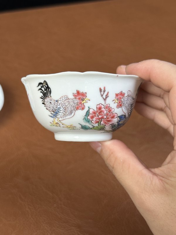 清雍正 粉彩官上加官杯碟套 - 图4