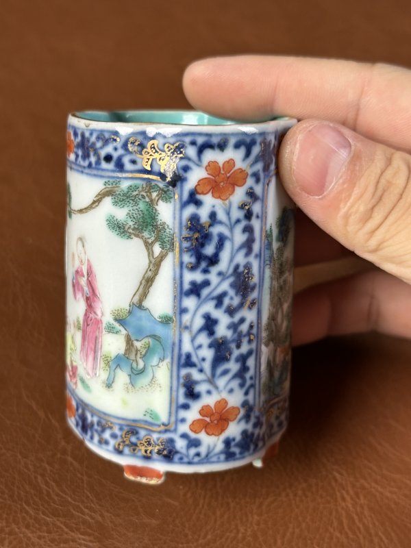 清乾隆  粉彩人物纹海棠形笔筒 - 图9