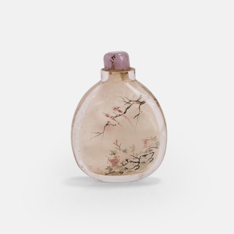 民国 水晶雕内画博古图鼻烟壶 | A fine Chinese inside-painted rock crystal snuff bottle Republic period (1912-1949), the well-hollowed flattened body painted with a scholar's rock - 图2