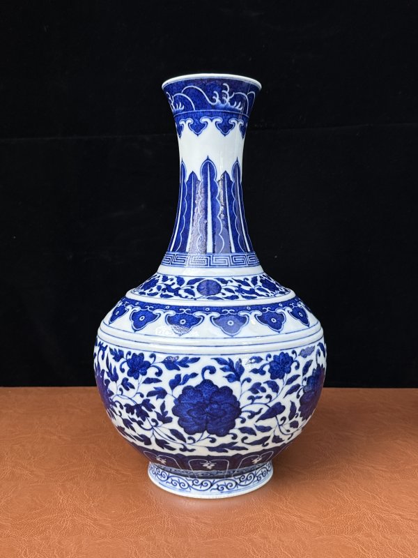 清光绪 青花缠枝莲纹赏瓶一对 - 图10