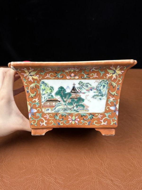 清乾隆 珊瑚红地宝相花开窗山水四方花盆一对 - 图12
