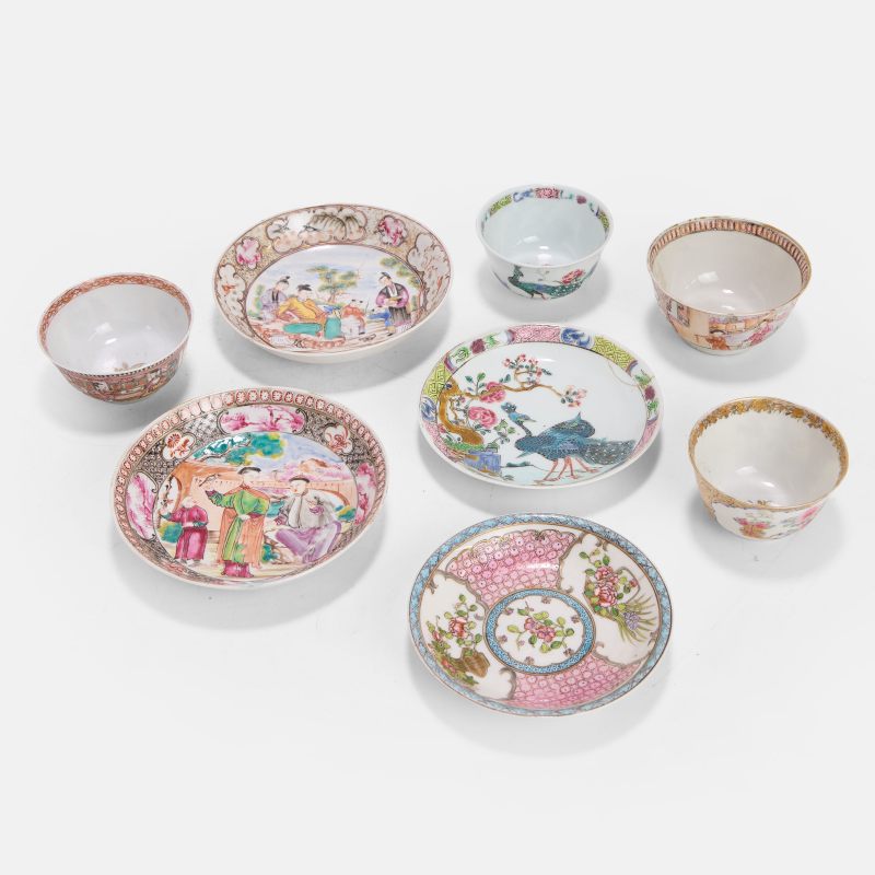 清十八世纪 粉彩人物花鸟图茶杯及碟 一组八件 | Four Chinese teacups and saucers 18th century, comprising:
one matching cup and saucer