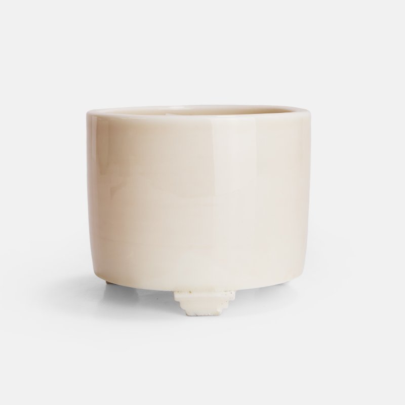 清中期 德化白釉三足炉 | A Chinese blanc de Chine incense burner mid-Qing dynasty, of cylindrical form on three bracket feet