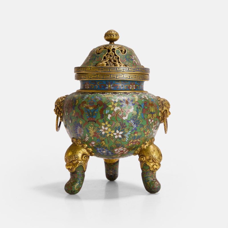 民国 铜胎掐丝珐琅八吉祥缠枝莲纹铺首耳香炉 | A Chinese cloisonné incense burner Republic period (1912-1949), the globular body supported by three mask feet - 图3